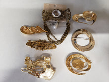 Load image into Gallery viewer, Goldtone brooch 7 piece lot #228
