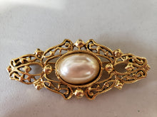 Load image into Gallery viewer, Goldtone brooch 7 piece lot #228
